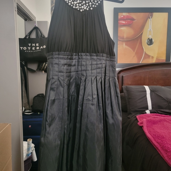 Black Dress taffeta bottom half w/pearl collar. No sleeves. Soft pleats n flare - Picture 6 of 7